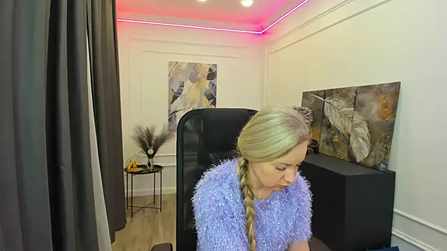 Snapshot of CharlotteKerti chatting on 04-06-26, 12:06 CharlotteKerti online show from 04-06-26, 12:06