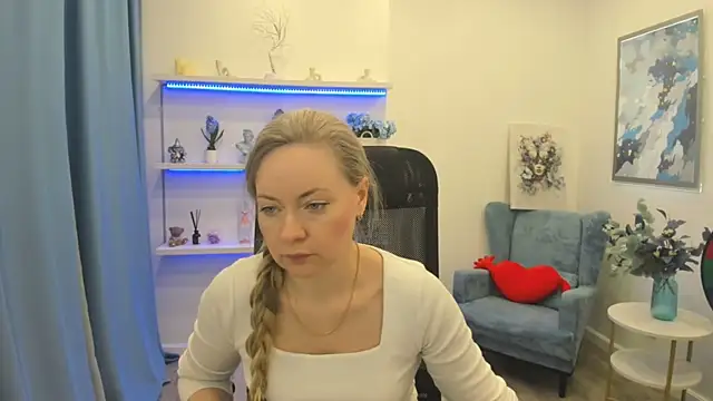 Snapshot of CharlotteKerti chatting on 04-14-26, 11:27 CharlotteKerti online show from 04-14-26, 11:27