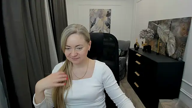 Snapshot of CharlotteKerti chatting on 04-21-26, 11:38 CharlotteKerti online show from 04-21-26, 11:38