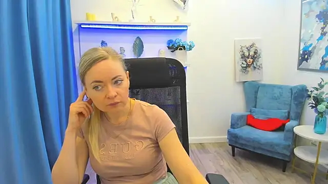 Snapshot of CharlotteKerti chatting on 05-17-26, 11:39 CharlotteKerti online show from 05-17-26, 11:39