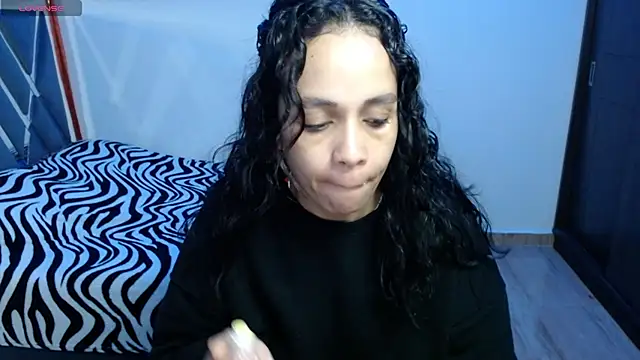 Snapshot of paula_lopez__ chatting on 05-06-26, 10:48 paula lopez online show from 05-06-26, 10:48
