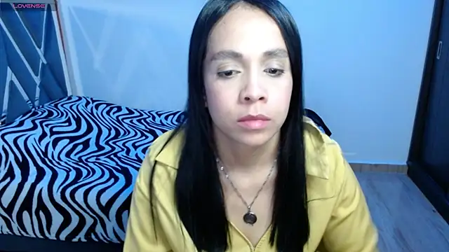 Snapshot of paula_lopez__ chatting on 05-21-26, 11:01 paula lopez online show from 05-21-26, 11:01