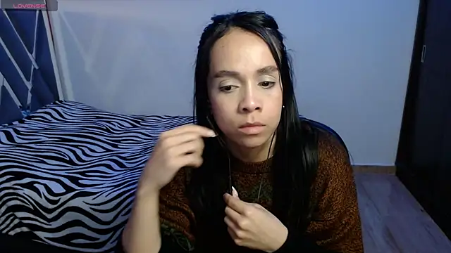 Snapshot of paula_lopez__ chatting on 06-18-26, 06:12 paula lopez online show from 06-18-26, 06:12