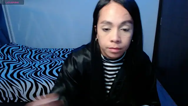 Snapshot of paula_lopez__ chatting on 07-25-26, 11:24 paula lopez online show from 07-25-26, 11:24