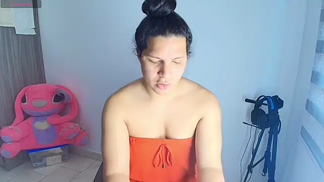 Snapshot of alys_love chatting on 05-20-26, 03:18 alys love online show from 05-20-26, 03:18