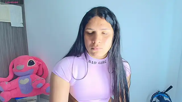 Snapshot of alys_love chatting on 05-26-26, 04:25 alys love online show from 05-26-26, 04:25
