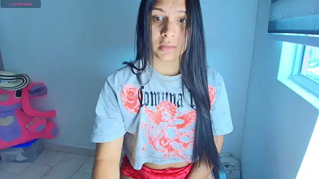 Snapshot of alys_love chatting on 07-24-26, 03:43 alys love online show from 07-24-26, 03:43