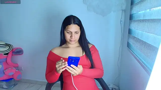 Snapshot of alys_love chatting on 07-25-26, 06:05 alys love online show from 07-25-26, 06:05