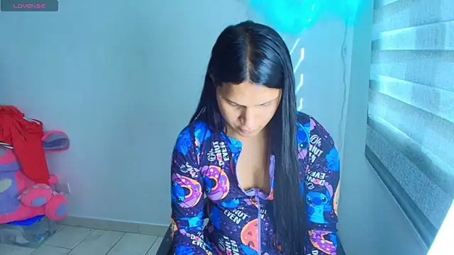 Snapshot of alys_love chatting on 07-28-26, 08:52 alys love online show from 07-28-26, 08:52