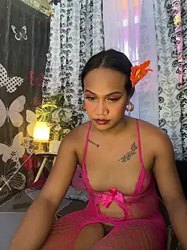Snapshot of Queen-barbie chatting on 05-19-26, 05:03 Queen-barbie online show from 05-19-26, 05:03