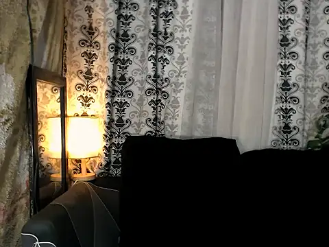 Snapshot of Queen-barbie chatting on 07-15-26, 02:06 Queen-barbie online show from 07-15-26, 02:06