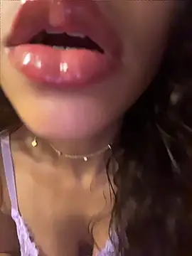 Petite Baddie online show from 08-04-26, 03:21