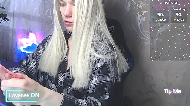 Snapshot of Shiny_Victoria chatting on 04-30-26, 07:58 Shiny Victoria online show from 04-30-26, 07:58