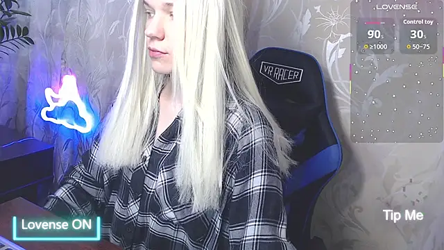 Snapshot of Shiny_Victoria chatting on 05-06-26, 11:26 Shiny Victoria online show from 05-06-26, 11:26