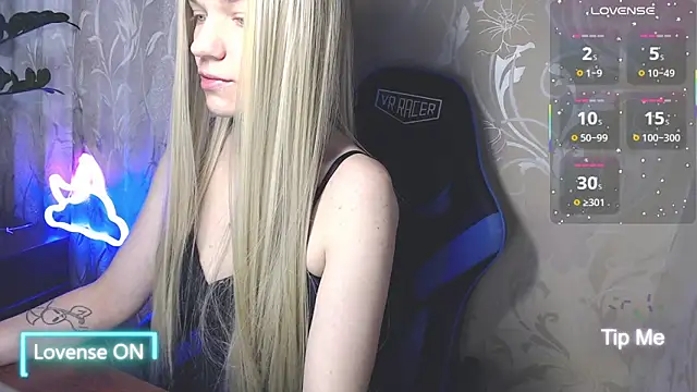 Snapshot of Shiny_Victoria chatting on 05-31-26, 07:59 Shiny Victoria online show from 05-31-26, 07:59