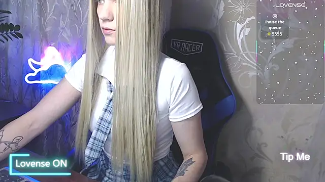Shiny Victoria online show from 06-14-26, 08:16