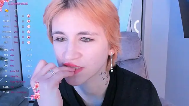 AutumnWhisper online show from 04-22-26, 03:57