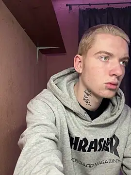 OskarMil online show from 02-25-26, 04:55