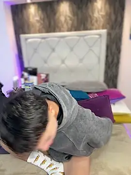 Samu Hott online show from 02-04-26, 08:25