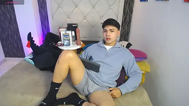 Samu Hott online show from 04-11-26, 08:35