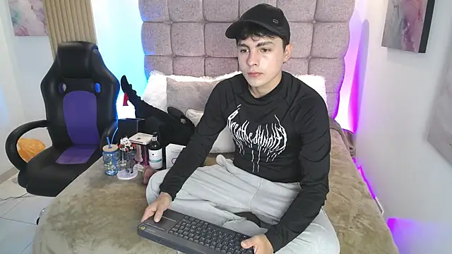Samu Hott online show from 05-15-26, 08:05