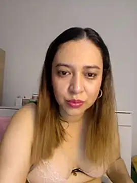 Snapshot of risitos23 chatting on 06-24-26, 05:06 risitos23 online show from 06-24-26, 05:06
