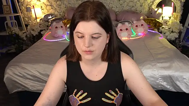 Snapshot of KristiFoxy chatting on 05-12-26, 06:38 KristiFoxy online show from 05-12-26, 06:38