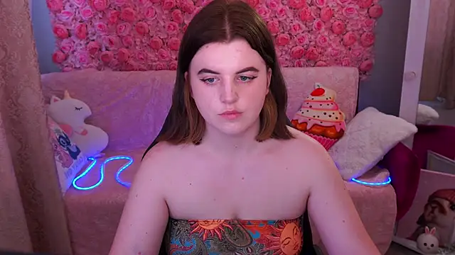 Snapshot of KristiFoxy chatting on 05-14-26, 02:02 KristiFoxy online show from 05-14-26, 02:02