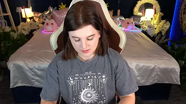 Snapshot of KristiFoxy chatting on 06-14-26, 12:29 KristiFoxy online show from 06-14-26, 12:29