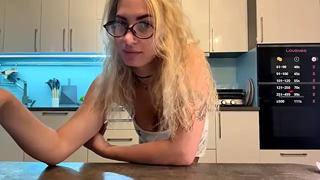 Snapshot of SoftnessMila chatting on 04-25-26, 04:48 SoftnessMila online show from 04-25-26, 04:48