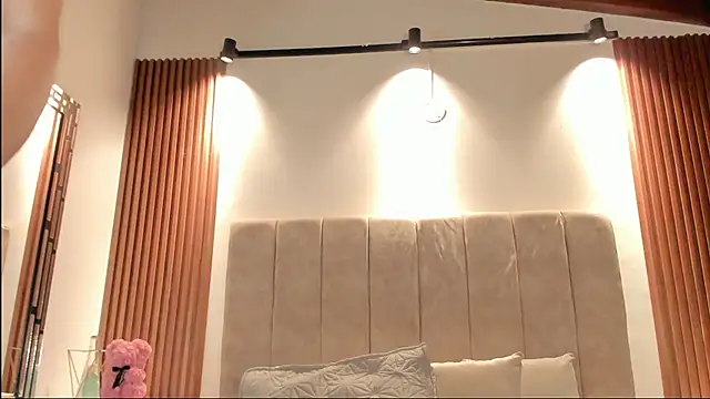  Laura saenz1 online show from 07-28-26, 02:13