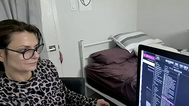 JUCY APPLE online show from 02-26-26, 06:51