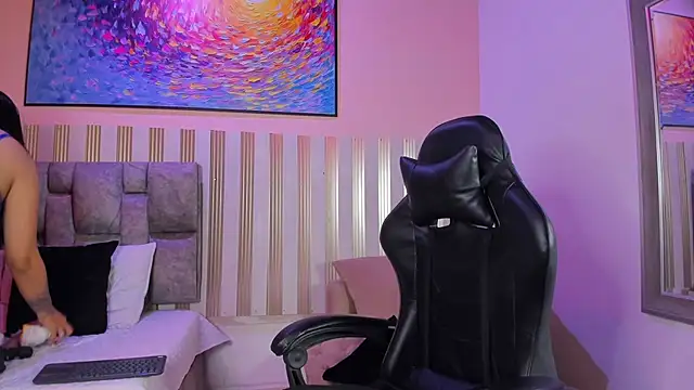 nina glow online show from 03-30-26, 11:44