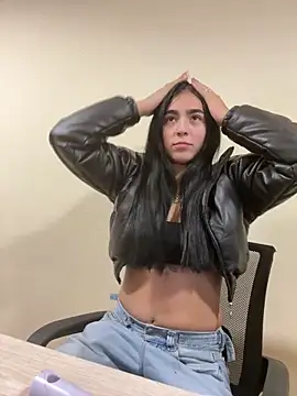 Sara Fernandez  online show from 03-04-26, 01:28