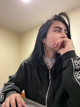 Sara Fernandez  online show from 04-15-26, 02:46