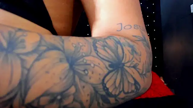 MiaWolton online show from 04-17-26, 07:17