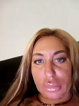 MiaMooly online show from 09-17-25, 05:47