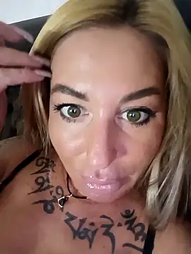 MiaMooly online show from 09-29-25, 04:34