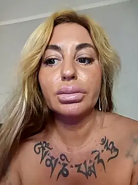 MiaMooly online show from 10-20-25, 04:51