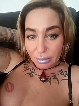 MiaMooly online show from 10-31-25, 11:00