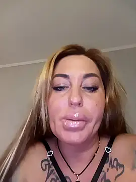 MiaMooly online show from 11-30-25, 02:32