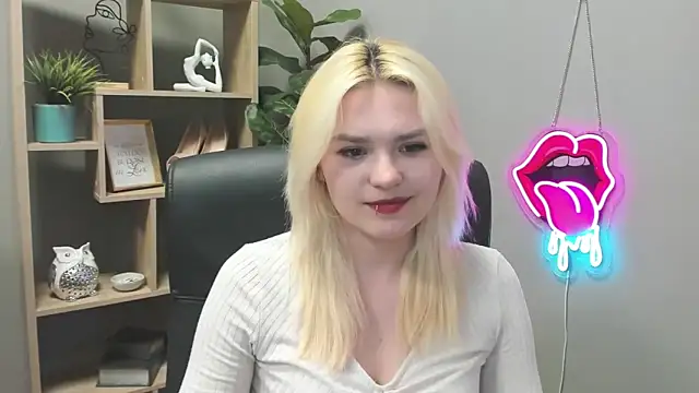 SweetLilyxo online show from 04-14-26, 06:30