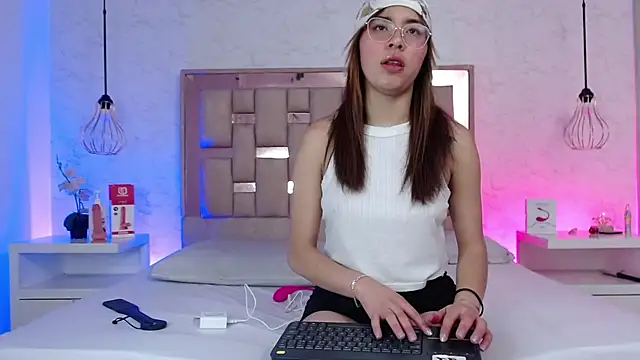 ChloeSteele online show from 02-15-26, 12:03