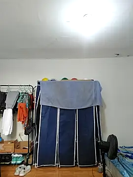Snapshot of thom_1 chatting on 05-14-26, 05:31 thom 1 online show from 05-14-26, 05:31