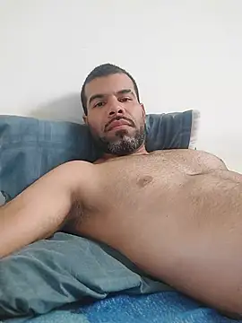 Snapshot of thom_1 chatting on 05-18-26, 06:47 thom 1 online show from 05-18-26, 06:47