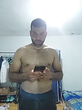 Snapshot of thom_1 chatting on 06-15-26, 01:52 thom 1 online show from 06-15-26, 01:52