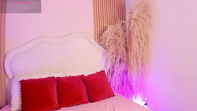 rebeca taylor online show from 03-24-26, 03:00