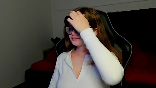 ChloeHalses online show from 04-12-26, 05:07