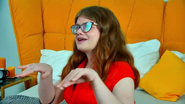 ChloeHalses online show from 06-06-26, 04:12