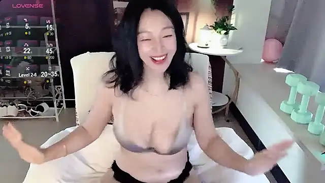 Snapshot of Sunny------ chatting on 06-29-26, 02:07 Sunny------ online show from 06-29-26, 02:07